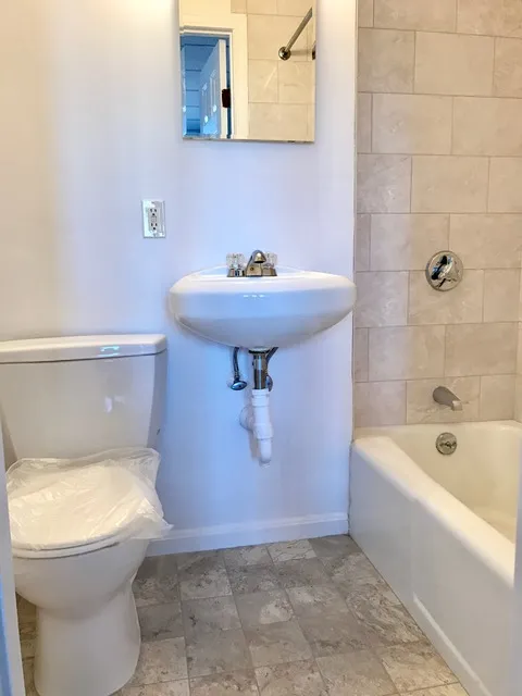 Studio bed, 1 bath apartment for rent at 272 Newbury St Unit 15, Back Bay — photo 5 of 5