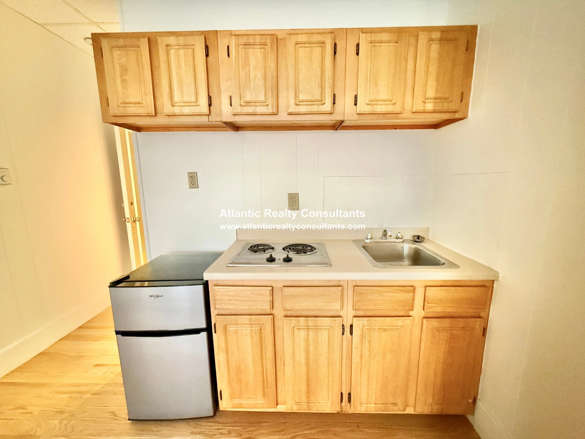 Studio bed, 1 bath apartment for rent at 272 Newbury St Unit 201, Back Bay — photo 3 of 7