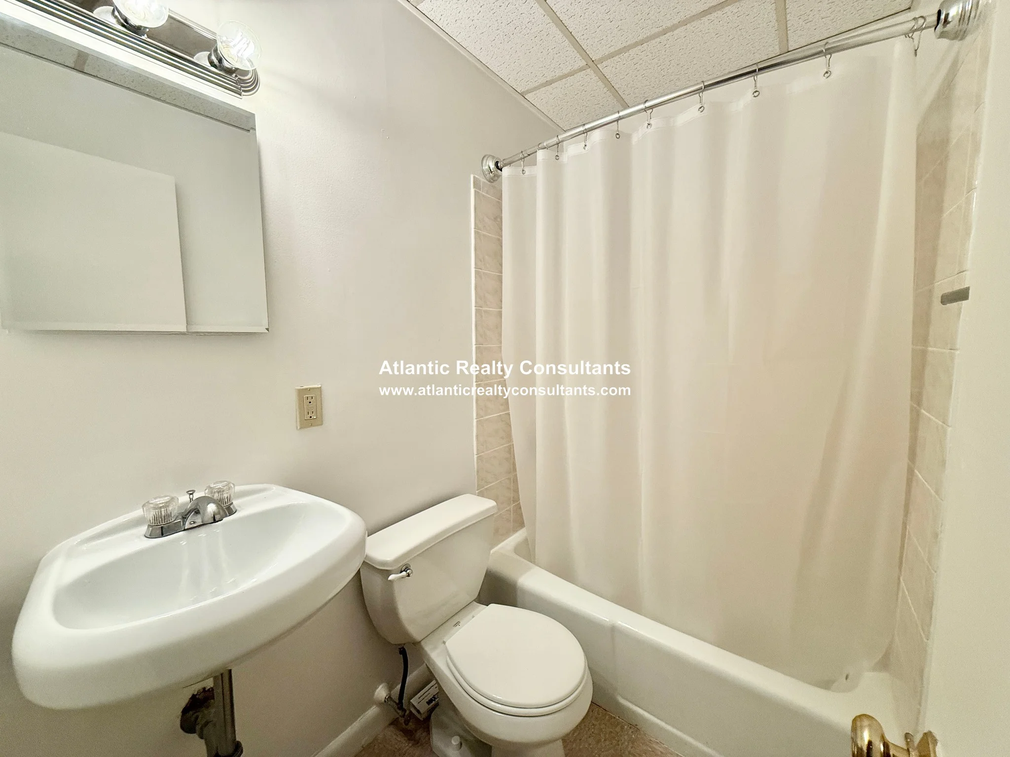 Studio bed, 1 bath apartment for rent at 272 Newbury St Unit 201, Back Bay — photo 5 of 7