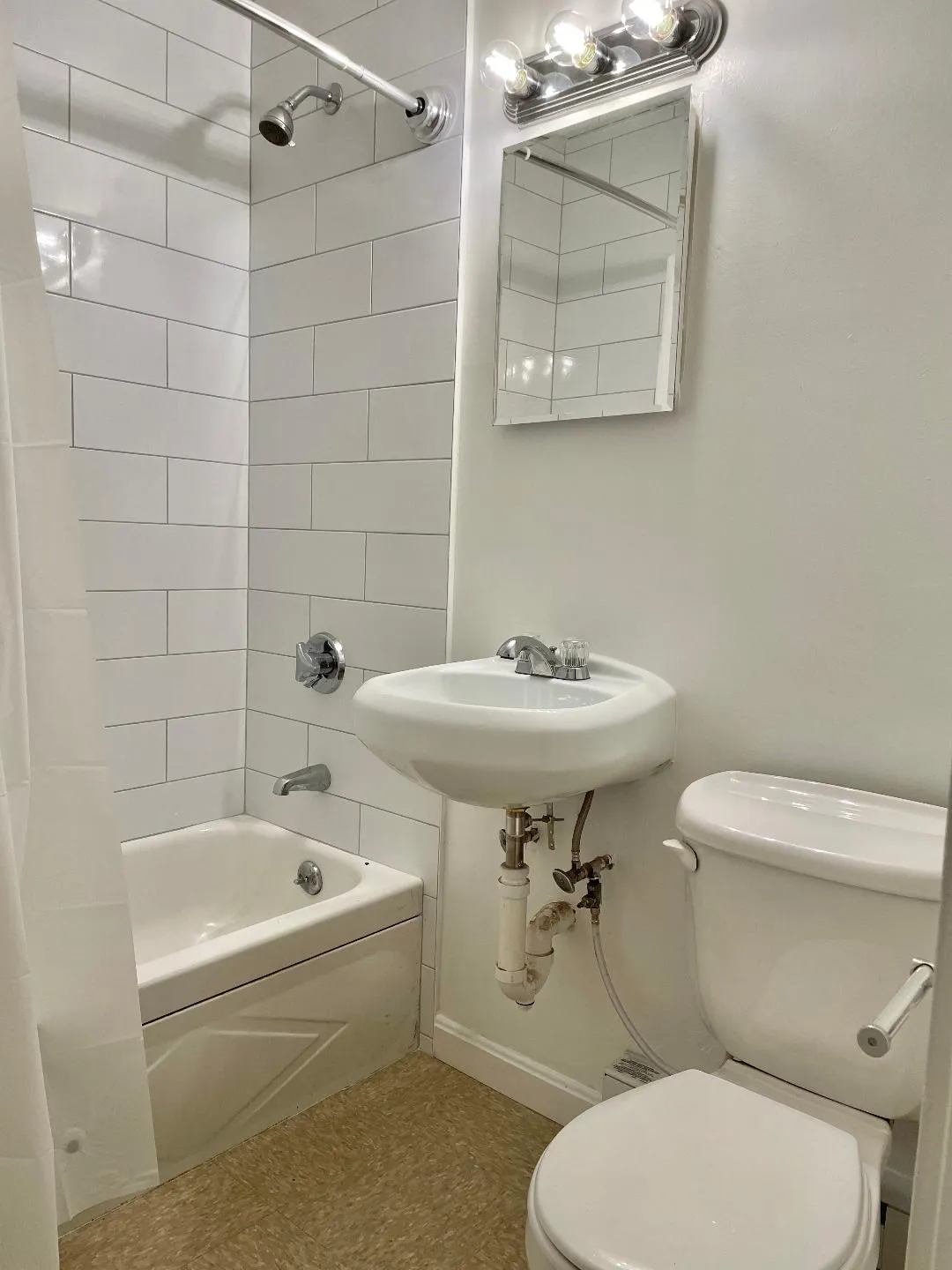 Studio bed, 1 bath apartment for rent at 272 Newbury St Unit 3, Back Bay — photo 5 of 5