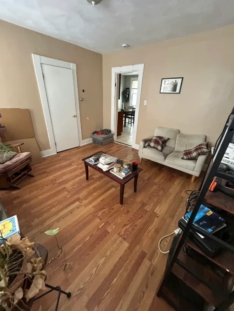 3 bed, 1 bath apartment for rent at 273 Cardinal Medeiros Ave Unit 2, Wellington-Harrington — photo 5 of 21