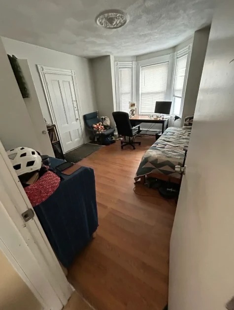 3 bed, 1 bath apartment for rent at 273 Cardinal Medeiros Ave Unit 2, Wellington-Harrington — photo 7 of 21