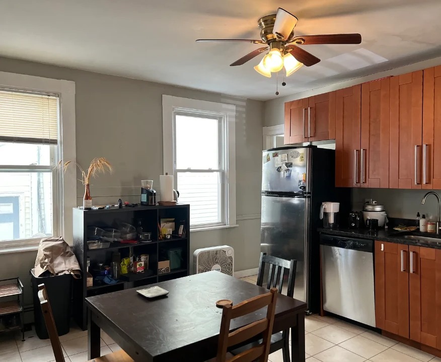 3 bed, 1 bath apartment for rent at 273 Cardinal Medeiros Ave Unit 2, Wellington-Harrington — photo 3 of 21