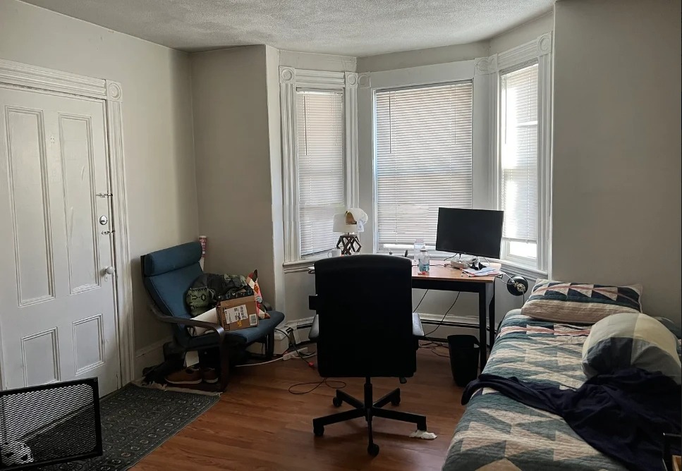 3 bed, 1 bath apartment for rent at 273 Cardinal Medeiros Ave Unit 2A, Wellington-Harrington — photo 8 of 21
