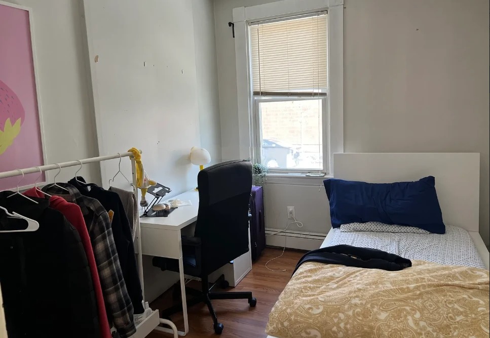 3 bed, 1 bath apartment for rent at 273 Cardinal Medeiros Ave Unit 2A, Wellington-Harrington — photo 18 of 21