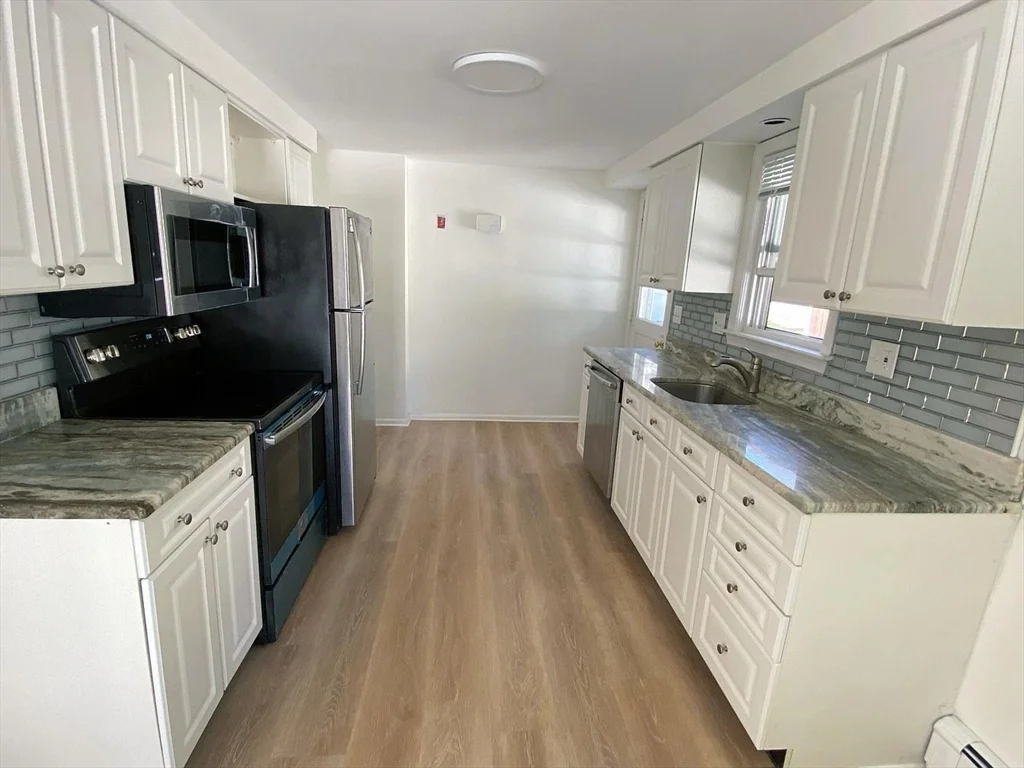 2 bed, 2 bath apartment for rent at 273 Cross St Unit 273, Winchester — photo 3 of 14