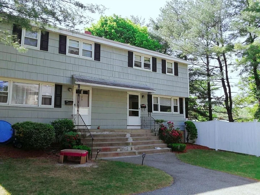 2 bed, 2 bath apartment for rent at 273 Cross St Unit 273, Winchester — photo 1 of 14