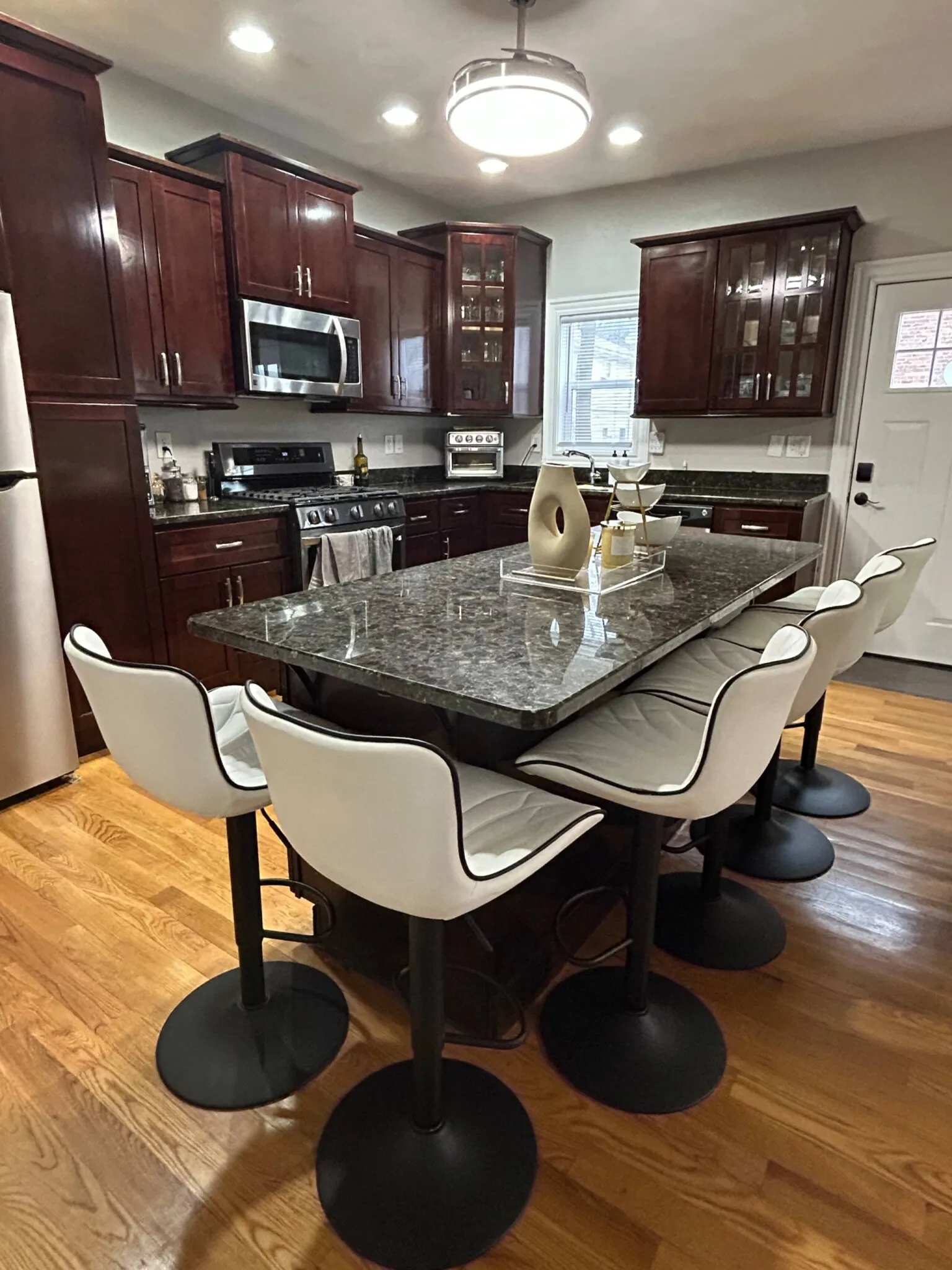 4 bed, 2 bath apartment for rent at 273 Dorchester St Unit 1, South Boston — photo 4 of 18