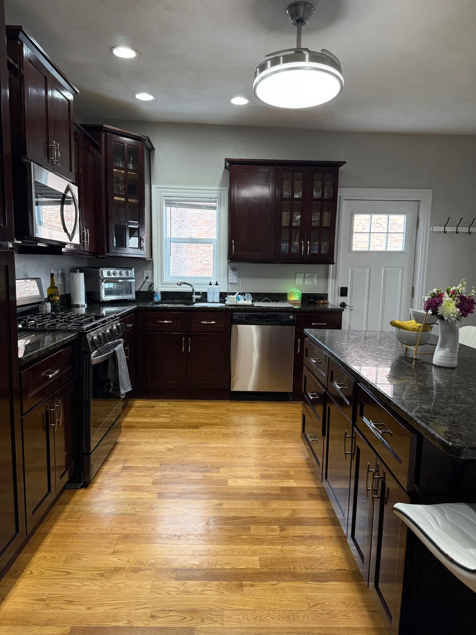 4 bed, 2 bath apartment for rent at 273 Dorchester St Unit 1, South Boston — photo 3 of 18
