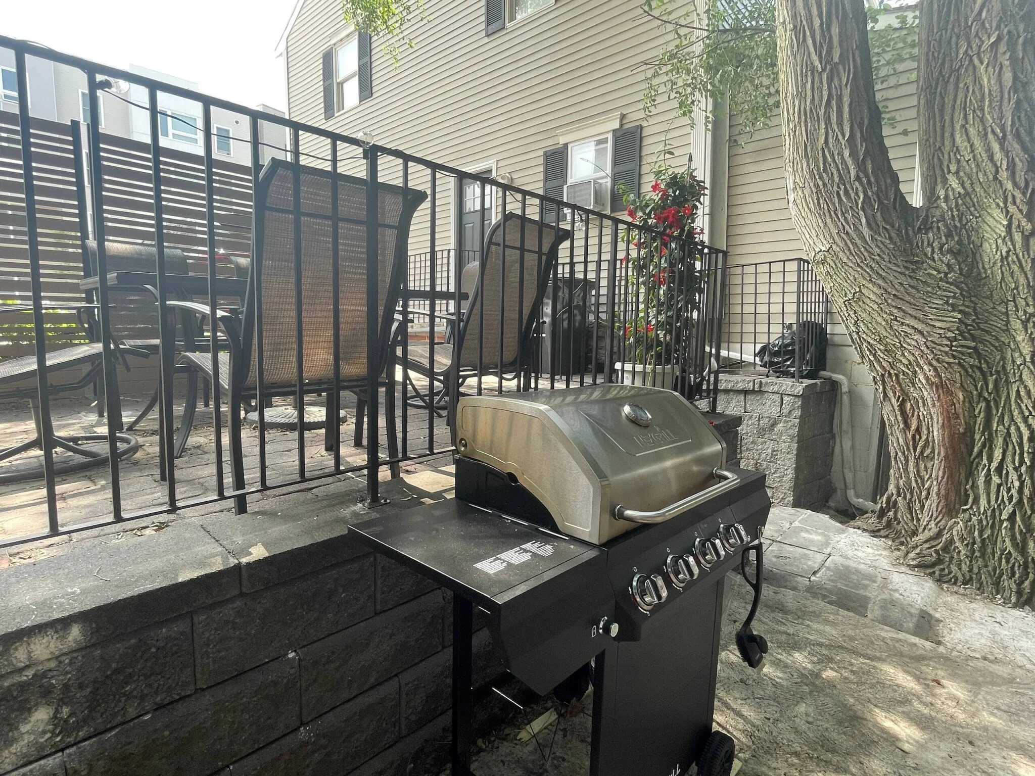 4 bed, 2 bath apartment for rent at 273 Dorchester St Unit 1, South Boston — photo 16 of 18