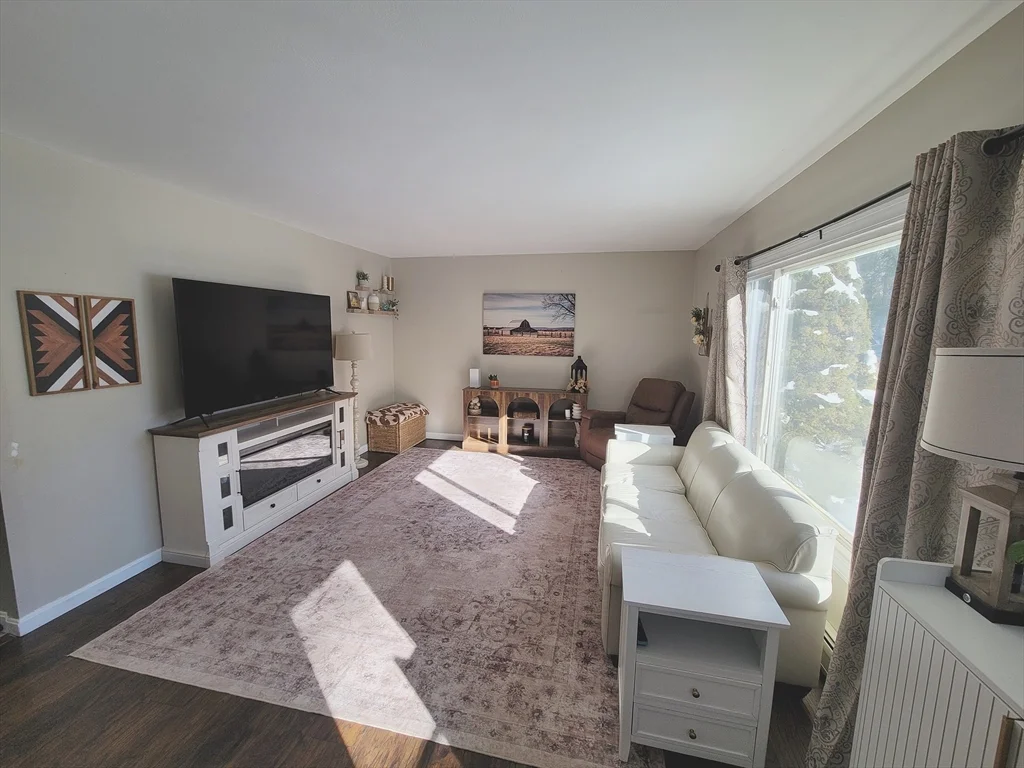 3 bed, 1 bath apartment for rent at 273 Forge Village Rd Unit Unit 1, Groton — photo 6 of 22