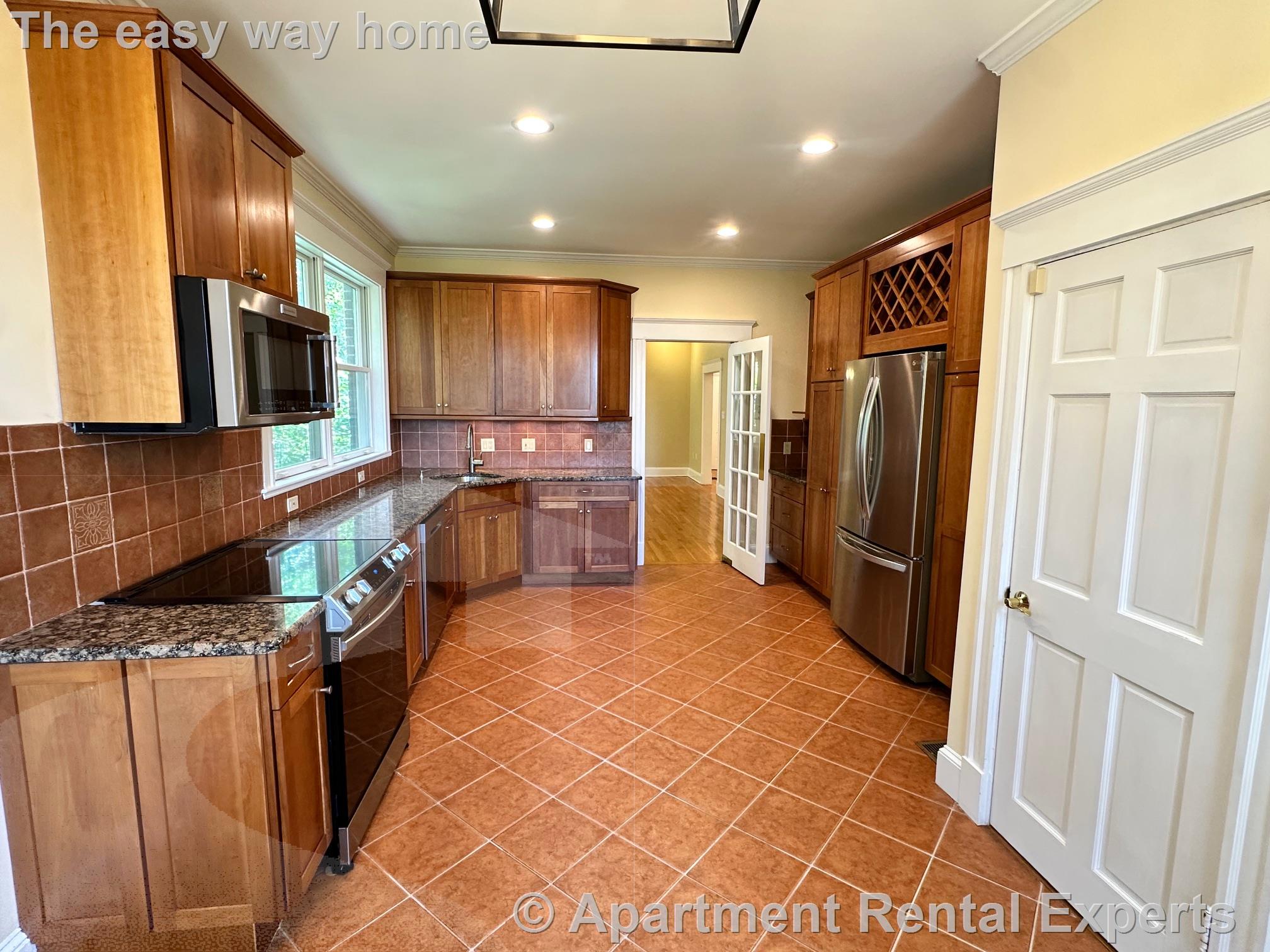 3 bed, 2 bath apartment for rent at 273 Mason Terr Unit 1, Coolidge Corner — photo 3 of 23