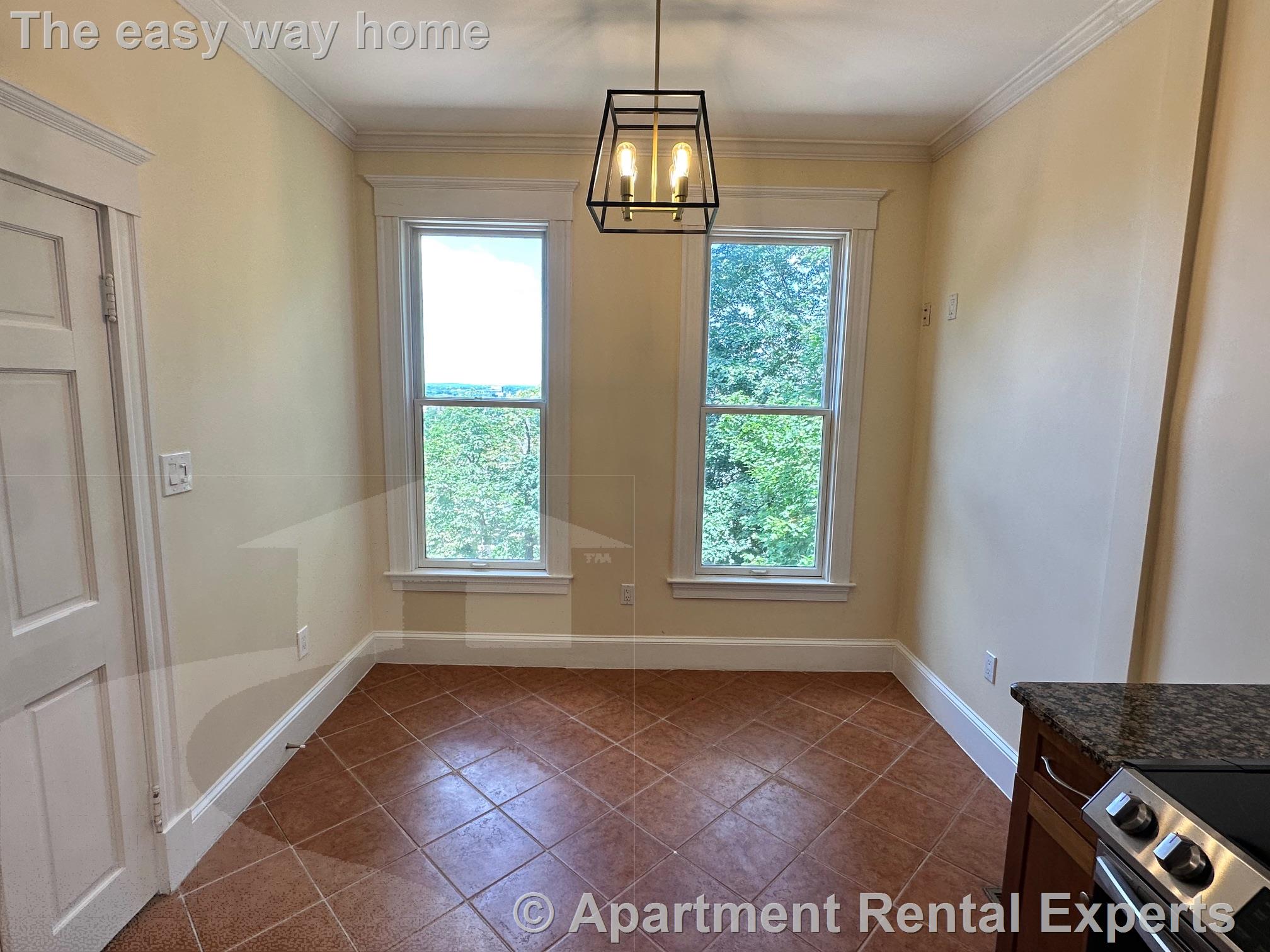 3 bed, 2 bath apartment for rent at 273 Mason Terr Unit 1, Coolidge Corner — photo 5 of 23