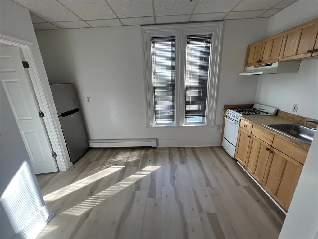1 bed, 1 bath apartment for rent at 273 Newport Ave Unit 1, Quincy