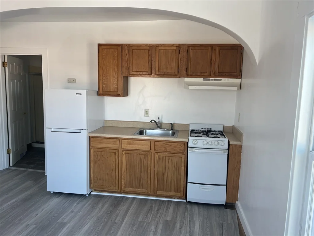 1 bed, 1 bath apartment for rent at 273 Newport Ave Unit 14, Quincy