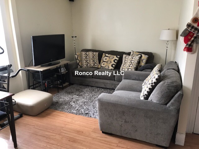 1.5 bed, 1 bath apartment for rent at 273 Paris St Unit 2, East Boston — photo 6 of 10