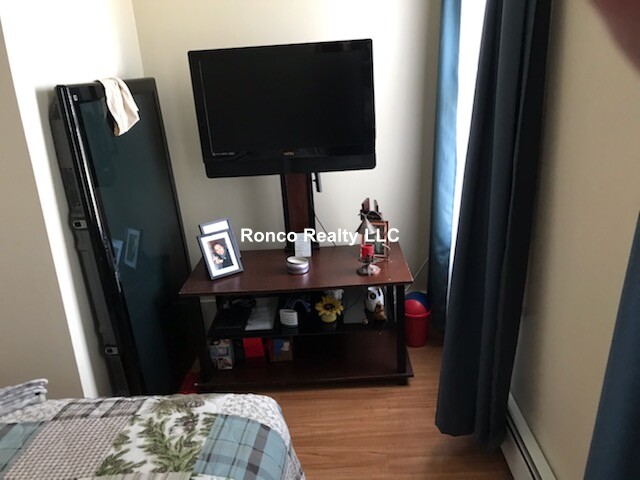 1.5 bed, 1 bath apartment for rent at 273 Paris St Unit 2, East Boston — photo 7 of 10