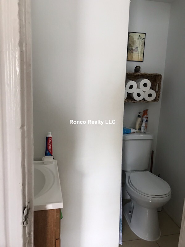 1.5 bed, 1 bath apartment for rent at 273 Paris St Unit 2, East Boston — photo 3 of 10