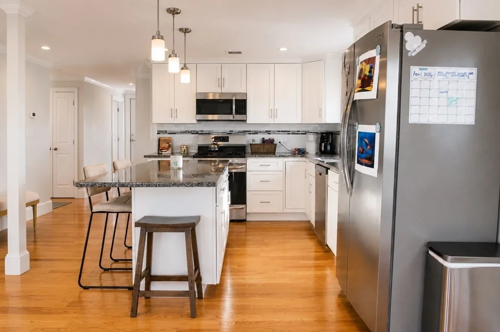 3 bed, 1 bath apartment for rent at 274 Bowdoin St Unit 3, Winthrop — photo 2 of 15