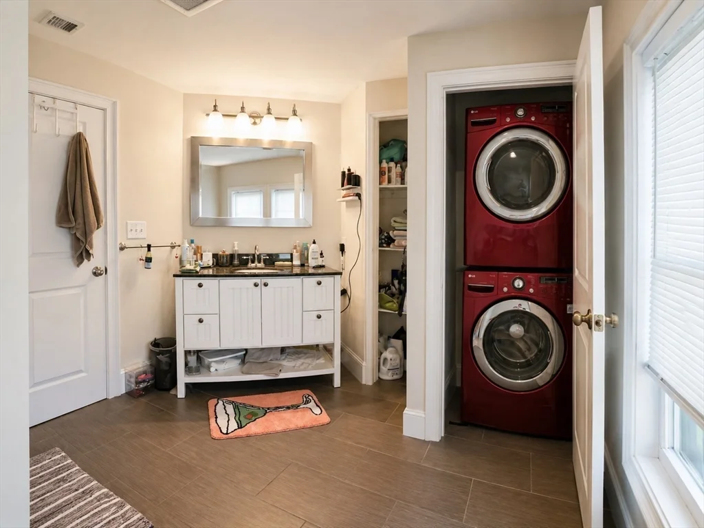 3 bed, 1 bath apartment for rent at 274 Bowdoin St Unit 3, Winthrop — photo 5 of 15