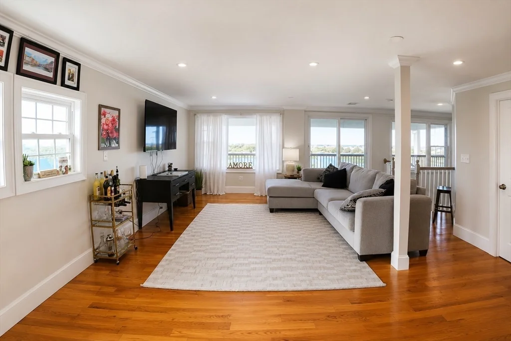 3 bed, 1 bath apartment for rent at 274 Bowdoin St Unit 3, Winthrop — photo 4 of 15
