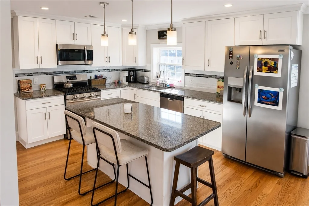 3 bed, 1 bath apartment for rent at 274 Bowdoin St Unit 3, Winthrop — photo 1 of 15