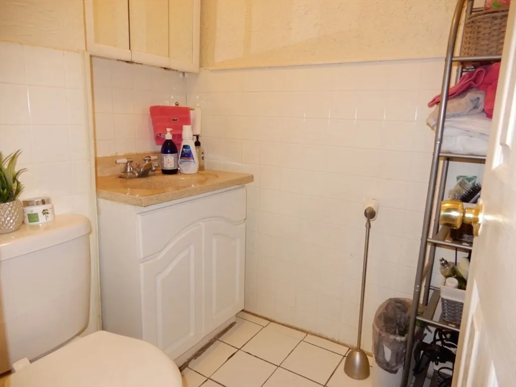 1 bed, 1 bath apartment for rent at 274 Cambridge St Unit 4, Beacon Hill — photo 10 of 12