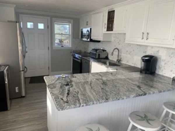 4 bed, 2 bath apartment for rent at 274 Central Ave, Humarock — photo 12 of 21