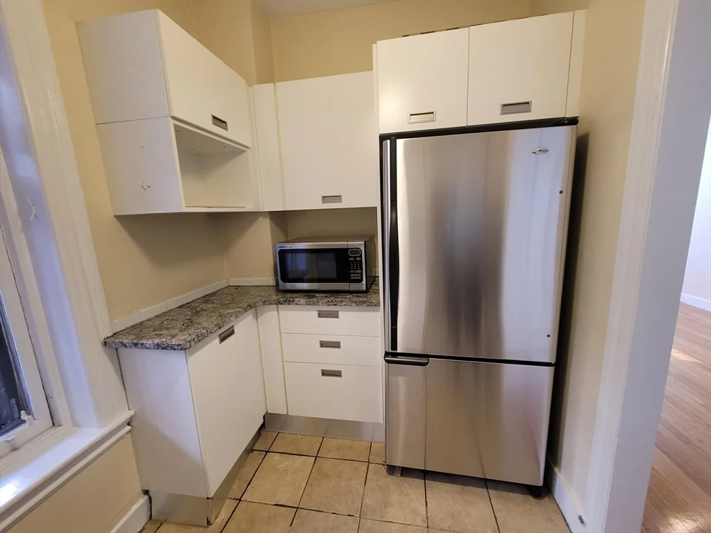 1 bed, 1 bath apartment for rent at 274 Clarendon St Unit 10, Back Bay — photo 8 of 9