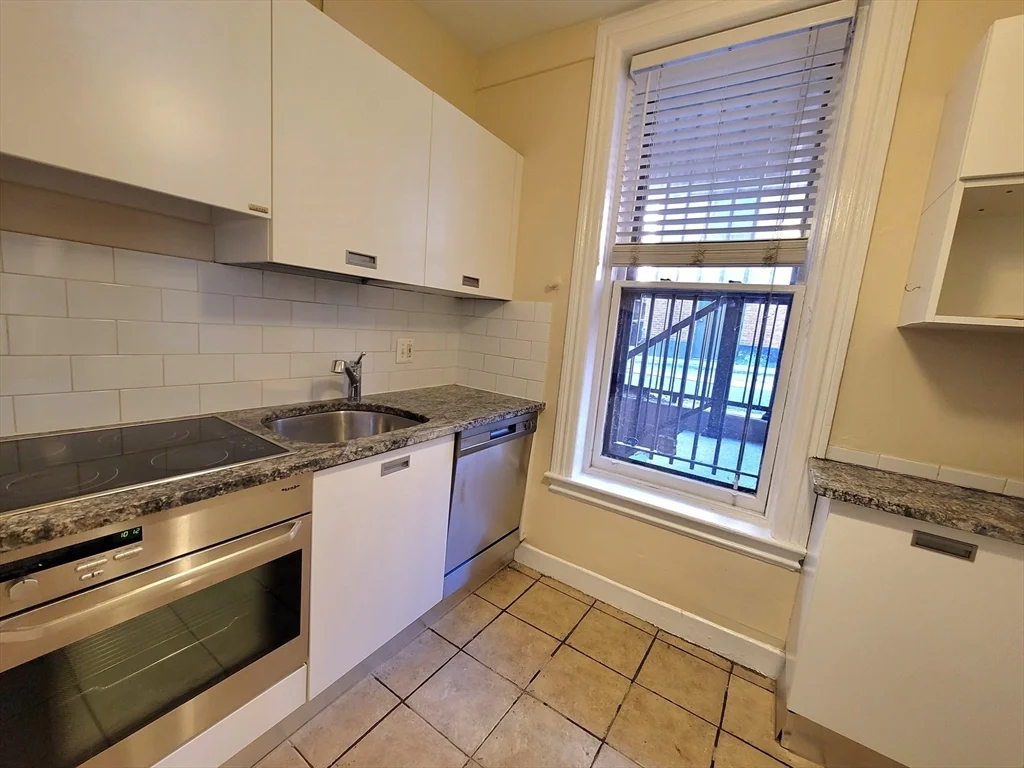 1 bed, 1 bath apartment for rent at 274 Clarendon St Unit 10, Back Bay — photo 9 of 9