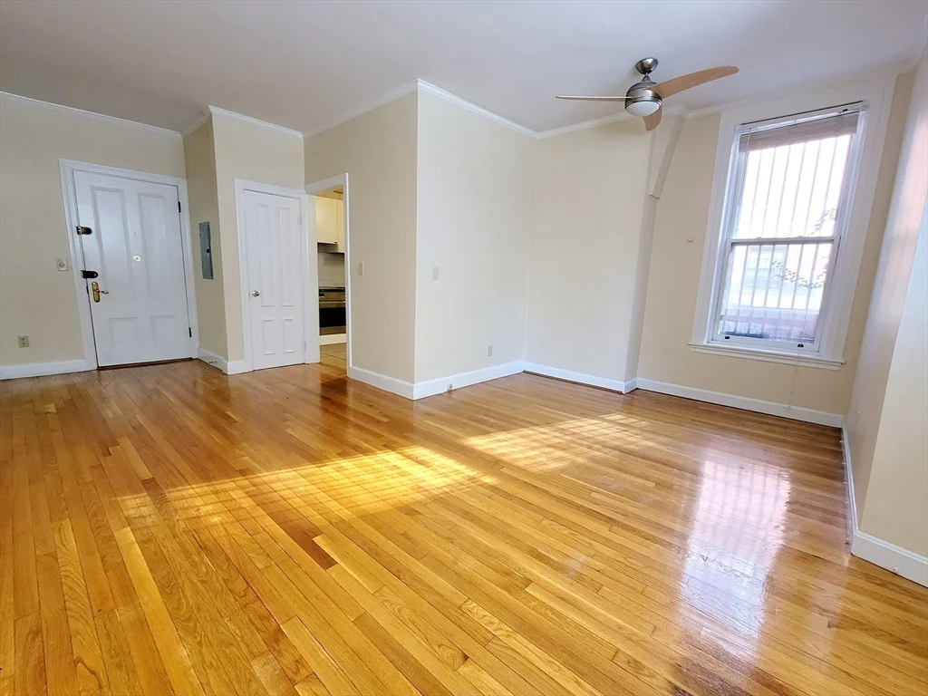 1 bed, 1 bath apartment for rent at 274 Clarendon St Unit 10, Back Bay — photo 2 of 9