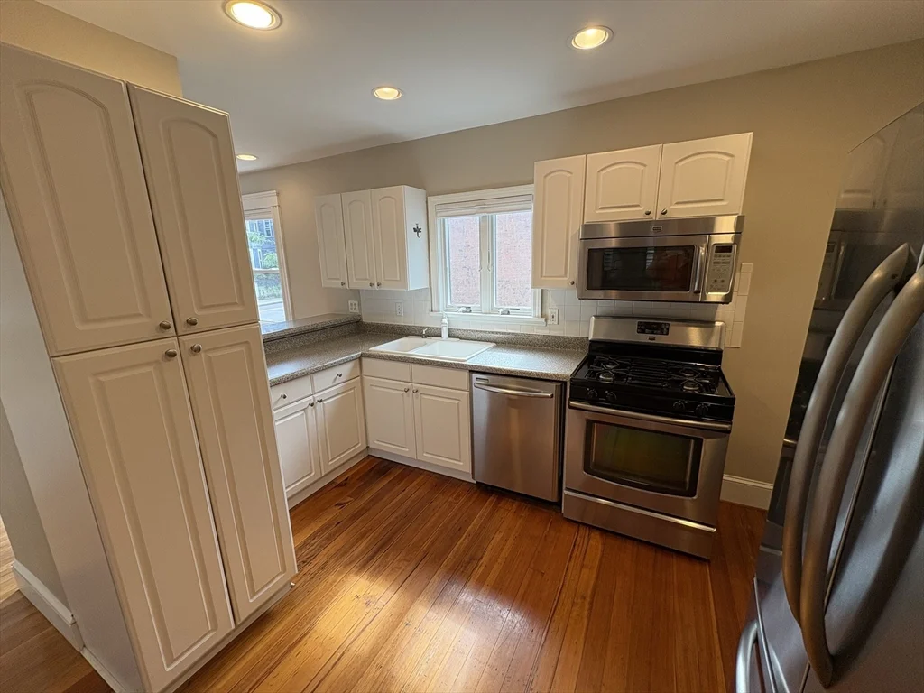 2 bed, 2 bath apartment for rent at 274 Concord Ave Unit 1, West Cambridge — photo 2 of 9