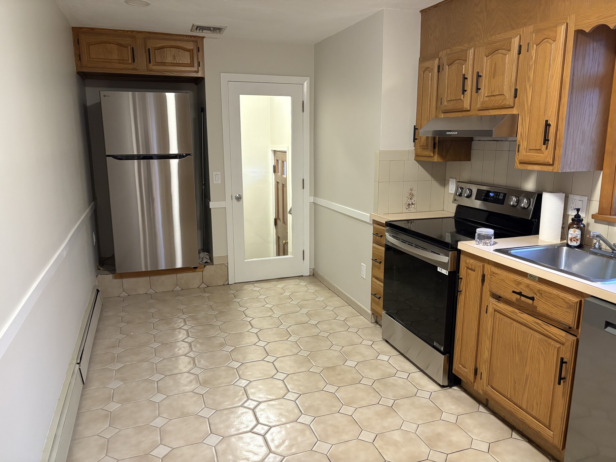 2 bed, 1 bath apartment for rent at 274 Derby St Unit 1, West Newton — photo 11 of 12