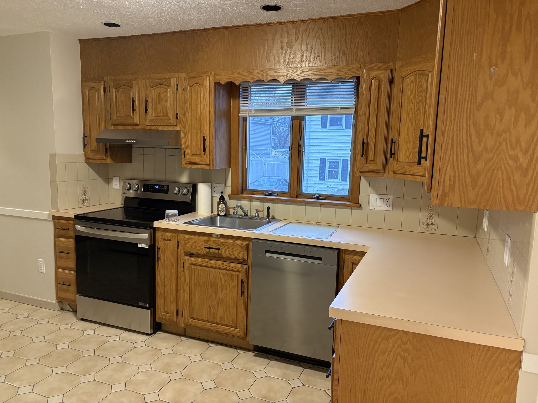 2 bed, 1 bath apartment for rent at 274 Derby St Unit 1, West Newton — photo 10 of 12