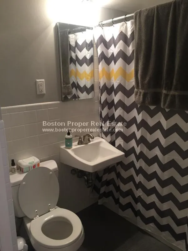Studio bed, 1 bath apartment for rent at 274 Marlborough St Unit 3, Back Bay — photo 6 of 7