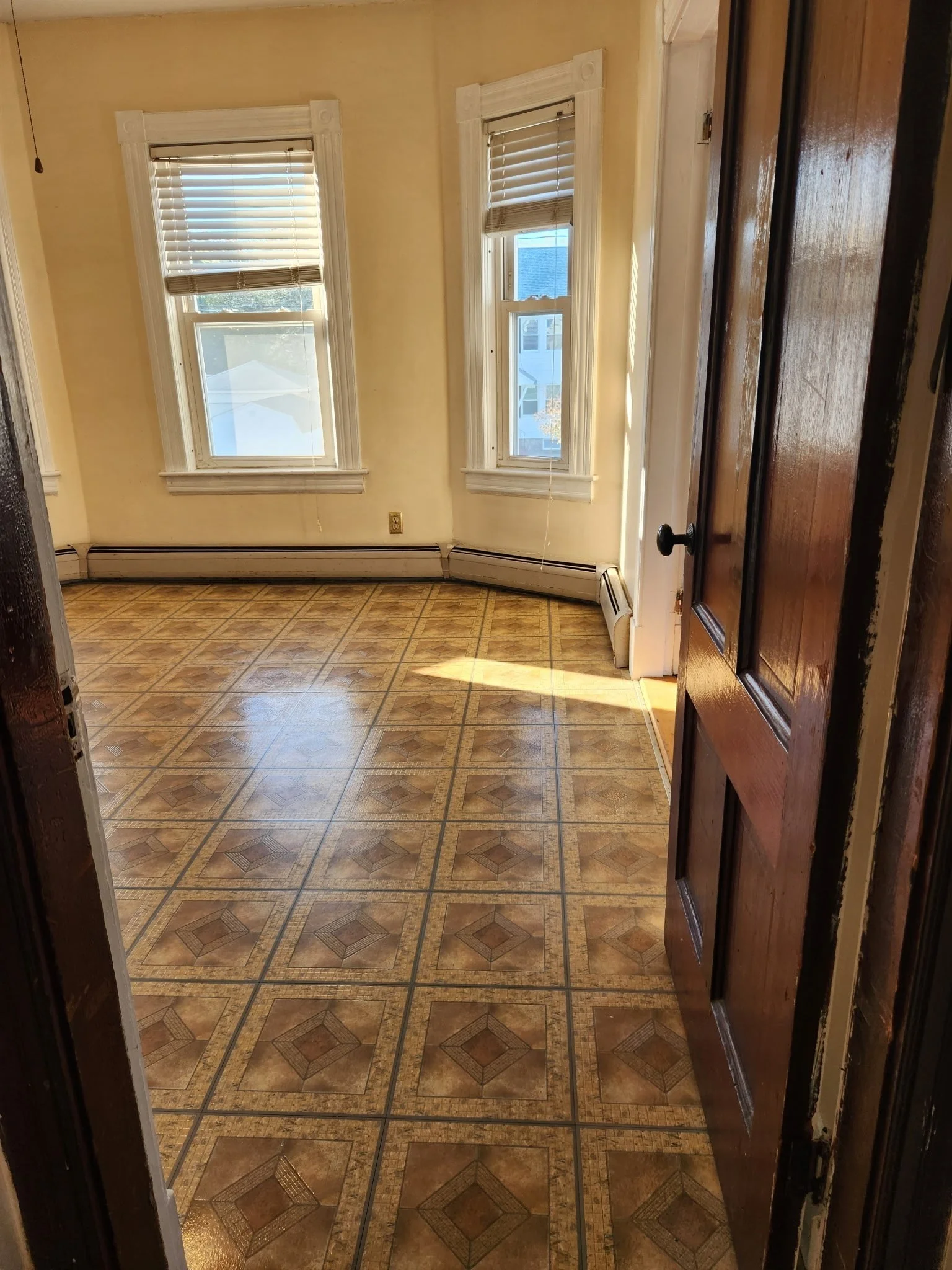 4 bed, 2 bath apartment for rent at 274 University Ave Unit 2, Pawtucketville — photo 6 of 17