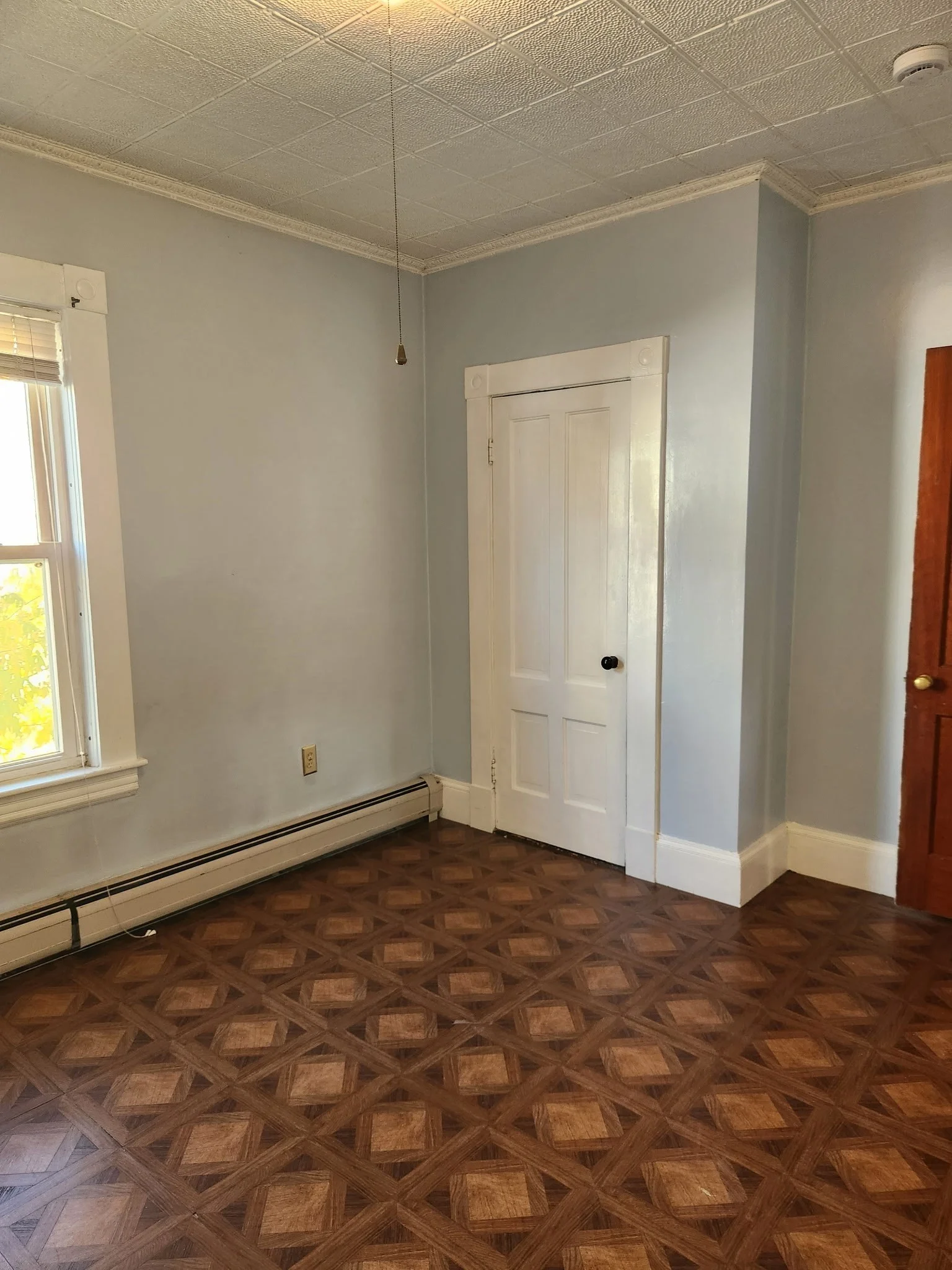 4 bed, 2 bath apartment for rent at 274 University Ave Unit 2, Pawtucketville — photo 9 of 17