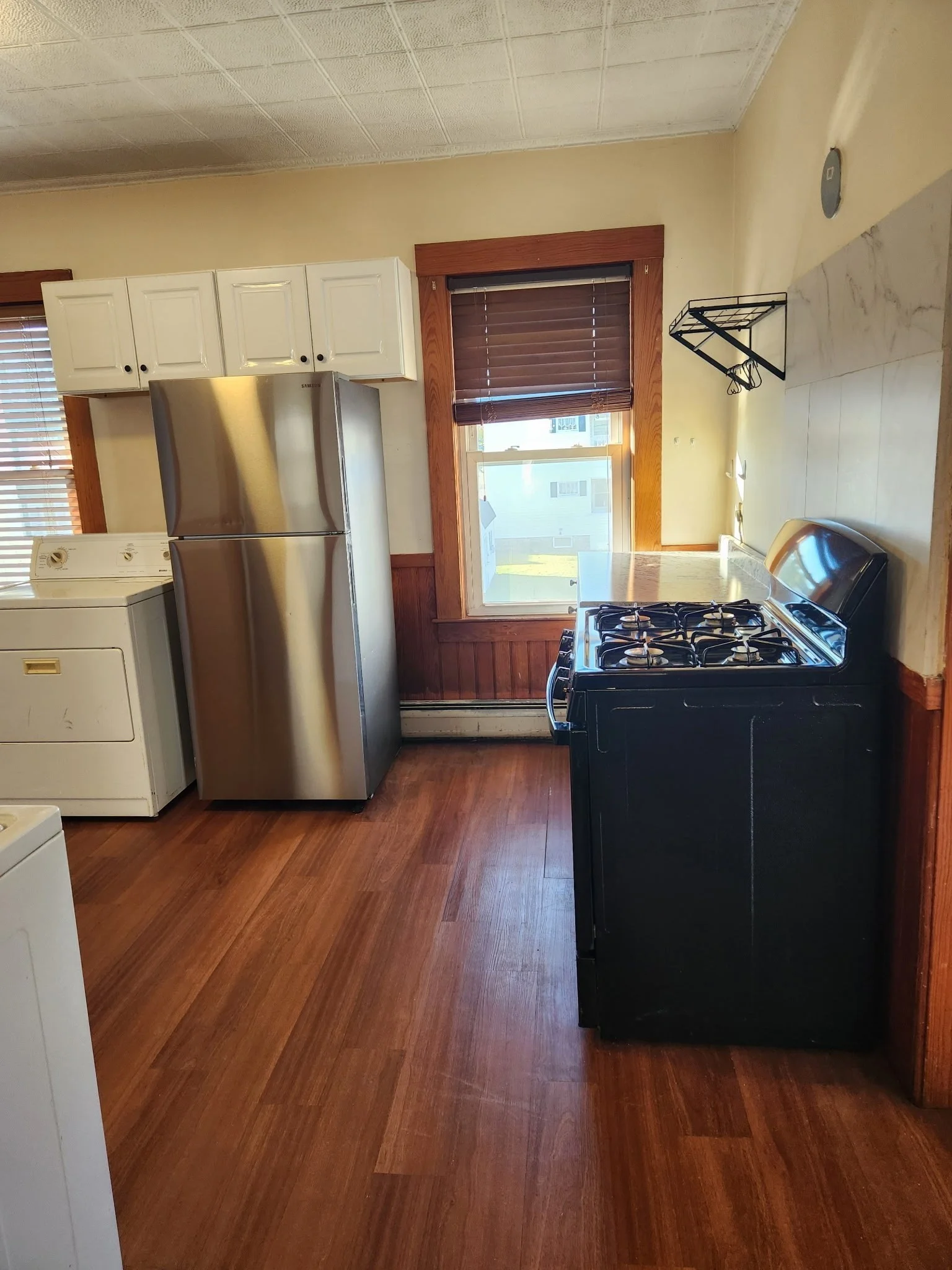 4 bed, 2 bath apartment for rent at 274 University Ave Unit 2, Pawtucketville — photo 2 of 17
