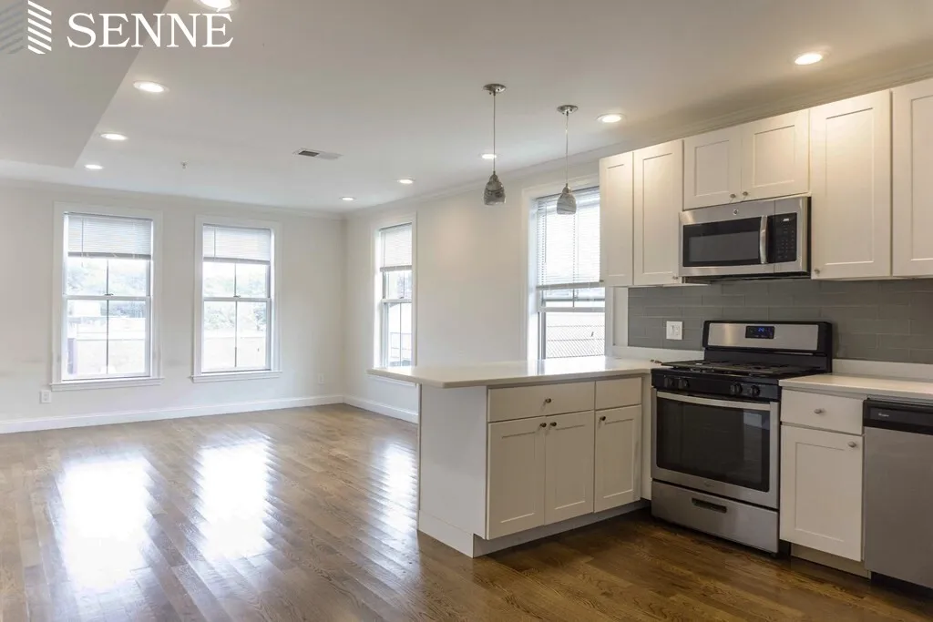 4 bed, 2 bath apartment for rent at 2747 Washington St Unit 1, Roxbury — photo 4 of 15