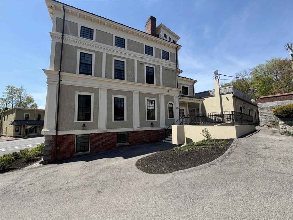 1 bed, 1 bath apartment for rent at 275 Broadway St Unit 2041, Methuen — photo 1 of 14