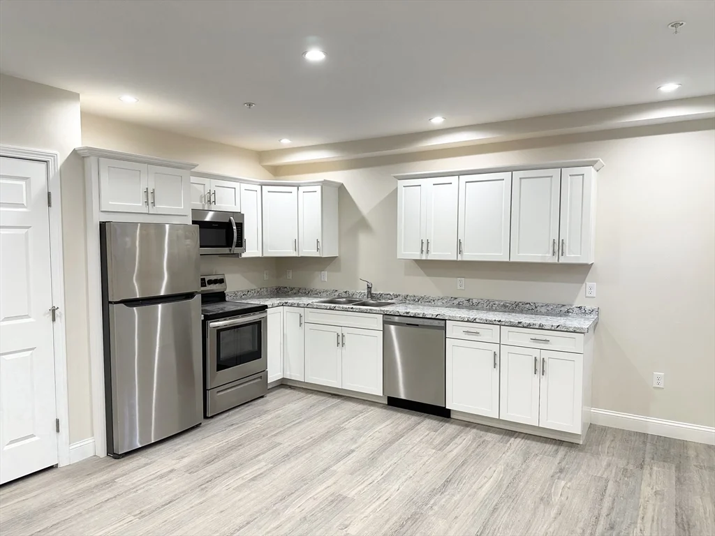 1 bed, 1 bath apartment for rent at 275 Broadway Unit 101, Methuen — photo 2 of 8