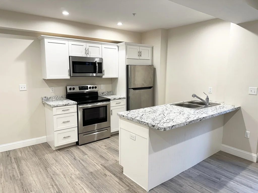 1 bed, 1 bath apartment for rent at 275 Broadway Unit 102, Methuen — photo 2 of 8