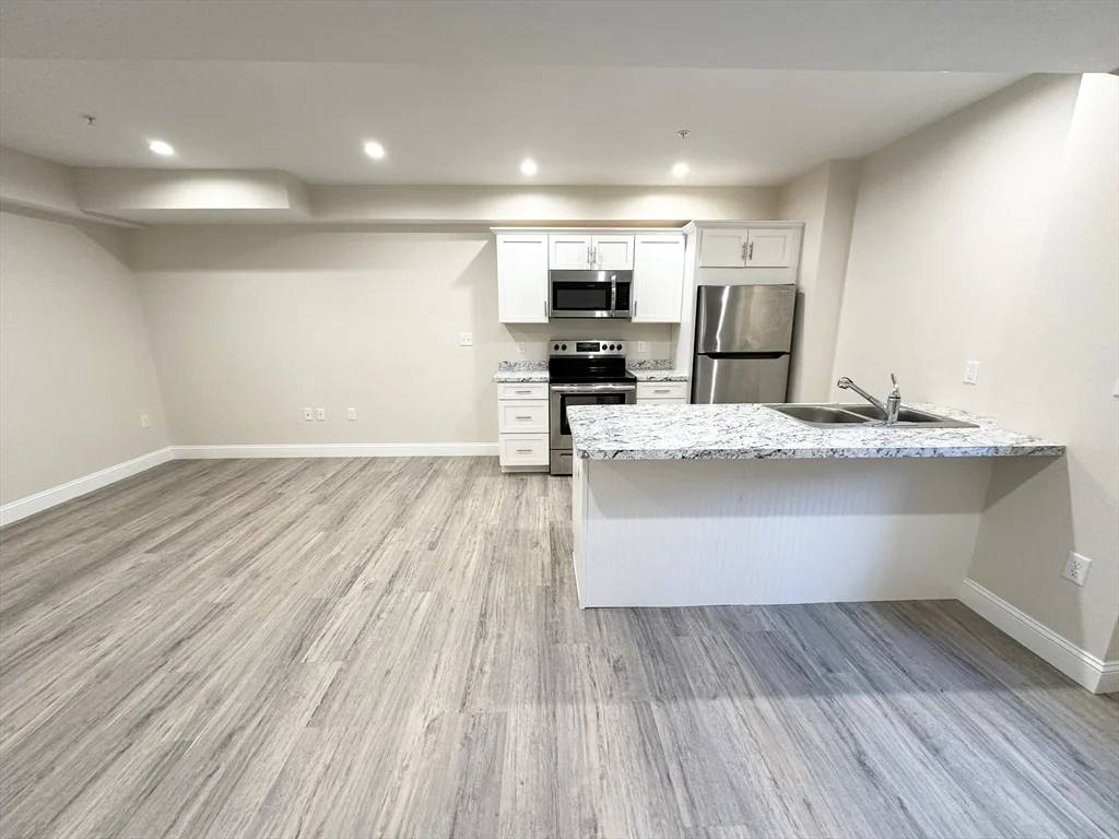 1 bed, 1 bath apartment for rent at 275 Broadway Unit 102, Methuen — photo 3 of 8