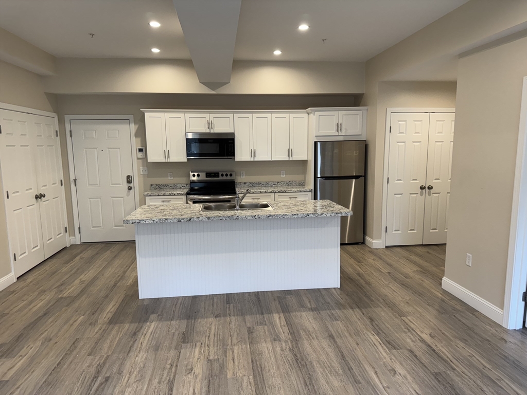 1 bed, 1 bath apartment for rent at 275 Broadway Unit 202, Methuen — photo 2 of 10