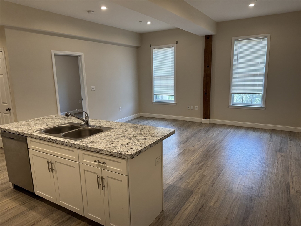 1 bed, 1 bath apartment for rent at 275 Broadway Unit 202, Methuen — photo 3 of 10