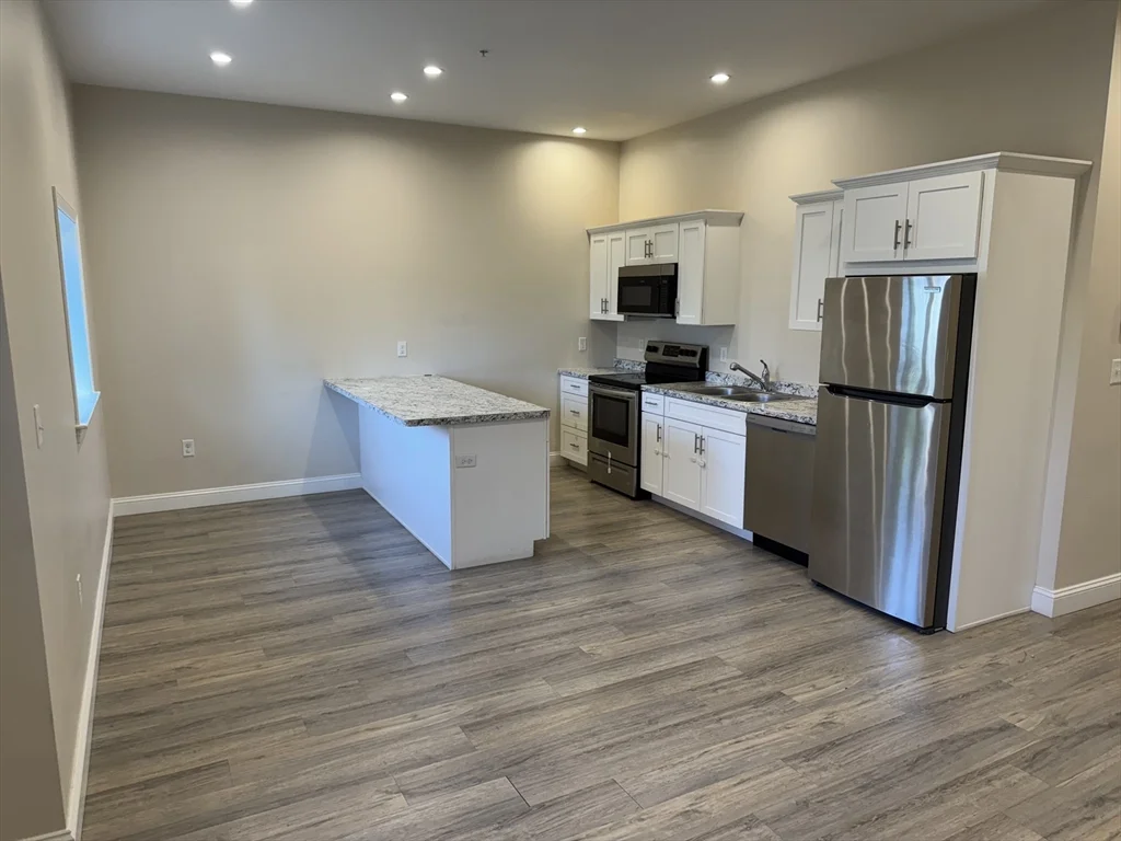 1 bed, 1 bath apartment for rent at 275 Broadway Unit 204, Methuen — photo 5 of 11