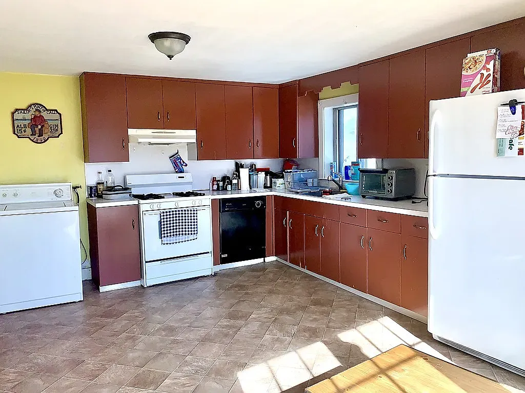 1 bed, 1 bath apartment for rent at 275 Court Rd Unit 2, Winthrop — photo 7 of 8