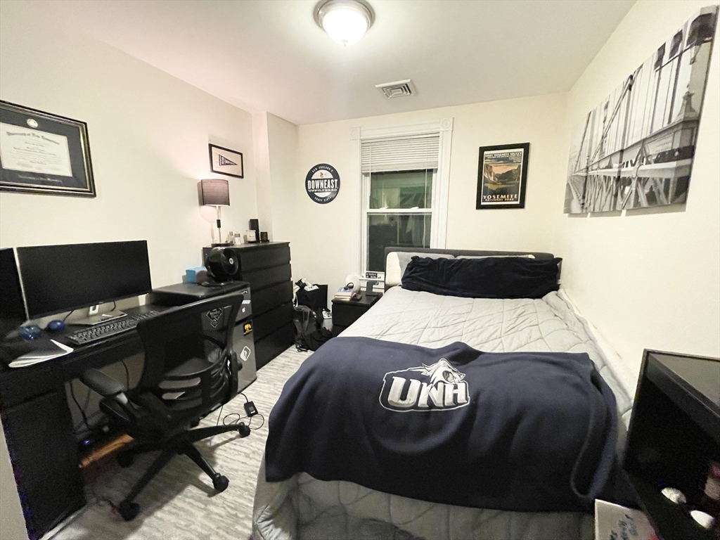 6 bed, 2.5 bath apartment for rent at 275 Dorchester Ave Unit 1, South Boston — photo 6 of 15