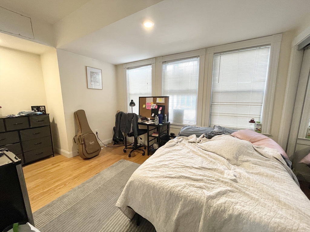6 bed, 2.5 bath apartment for rent at 275 Dorchester Ave Unit 1, South Boston — photo 9 of 15