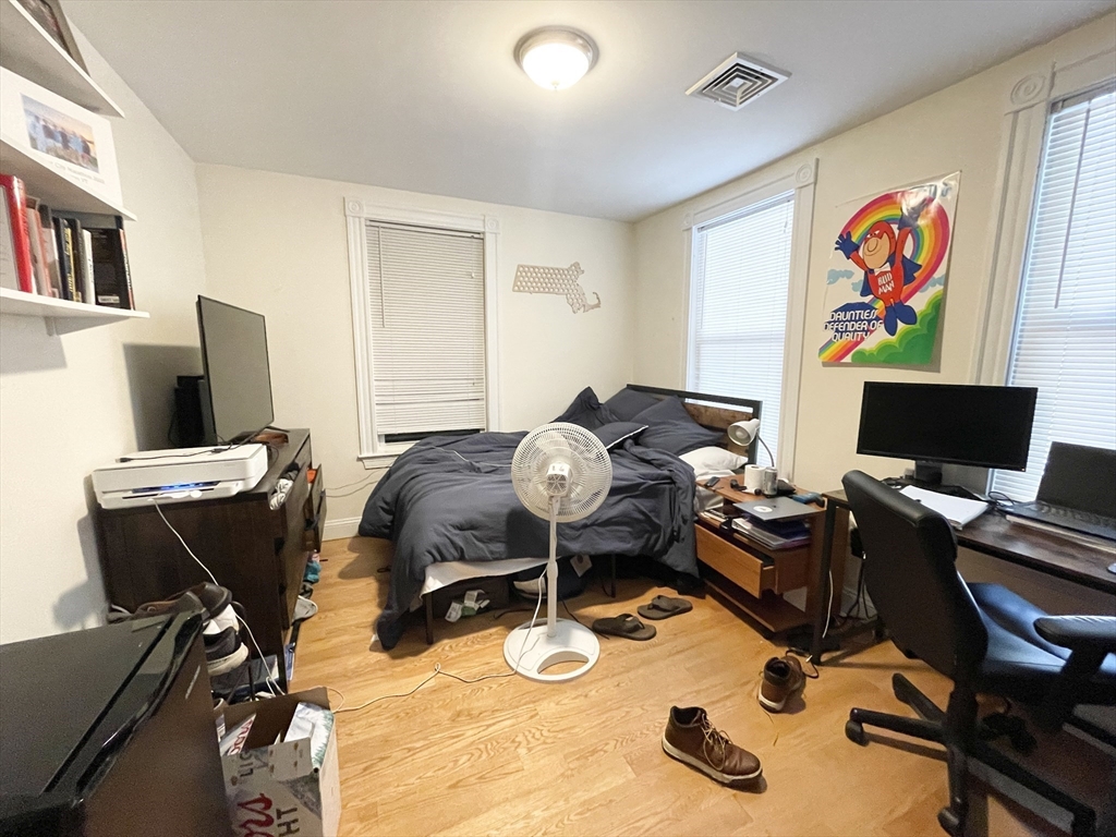 6 bed, 2.5 bath apartment for rent at 275 Dorchester Ave Unit 1, South Boston — photo 5 of 15